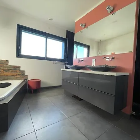 Avec Piscine En Campagne ! Holiday home Issigeac
